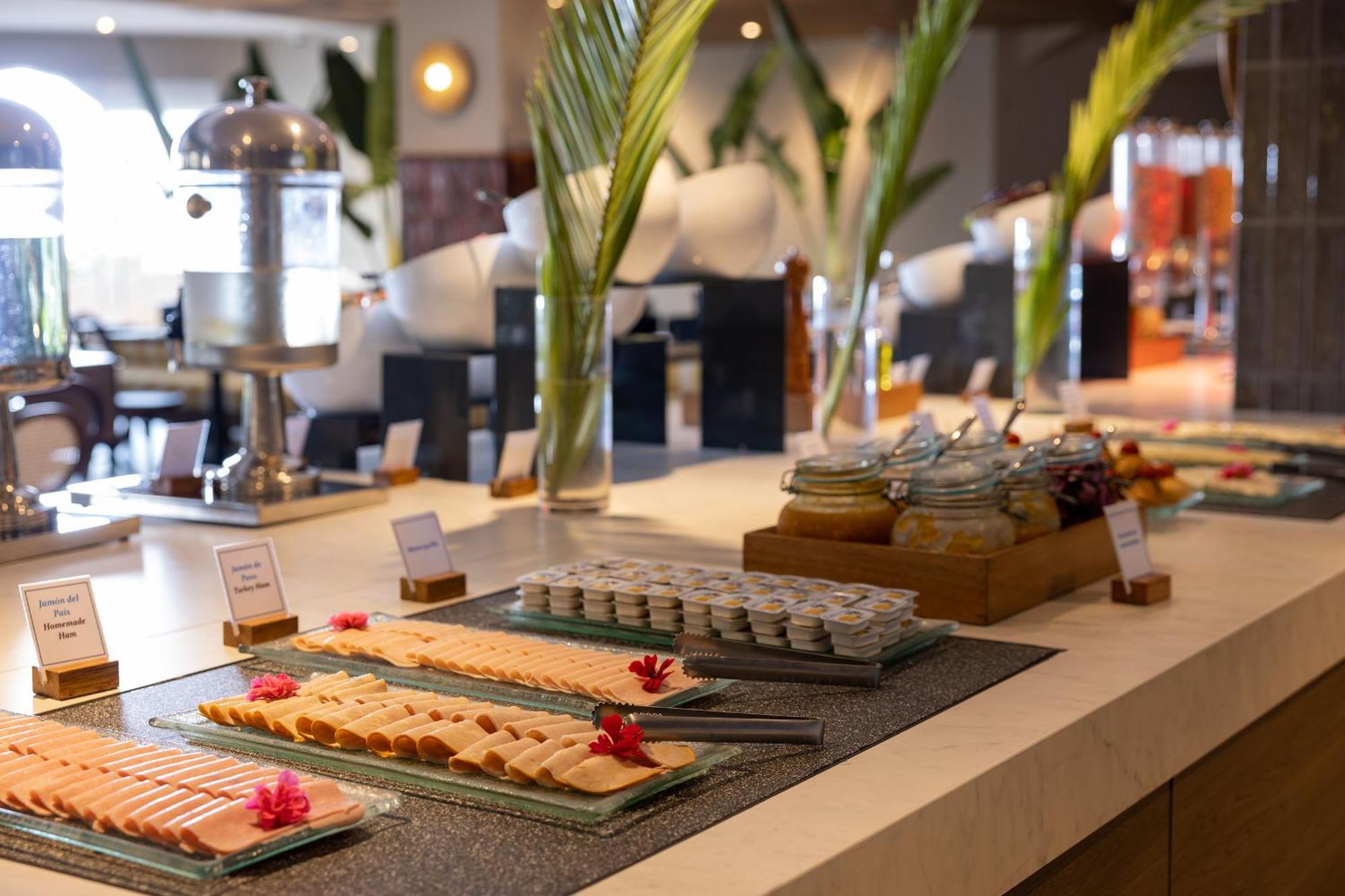 Aranwa Paracas Resort & Spa Exterior photo A buffet at a hotel