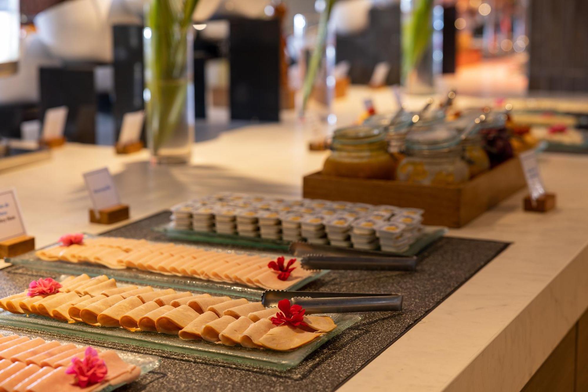 Aranwa Paracas Resort & Spa Exterior photo A buffet at a hotel